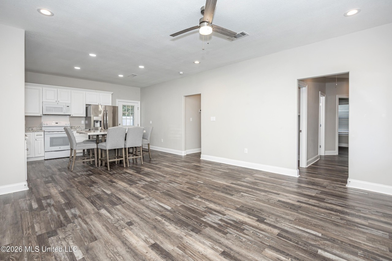 615 Plum St - Photo 7 of 46