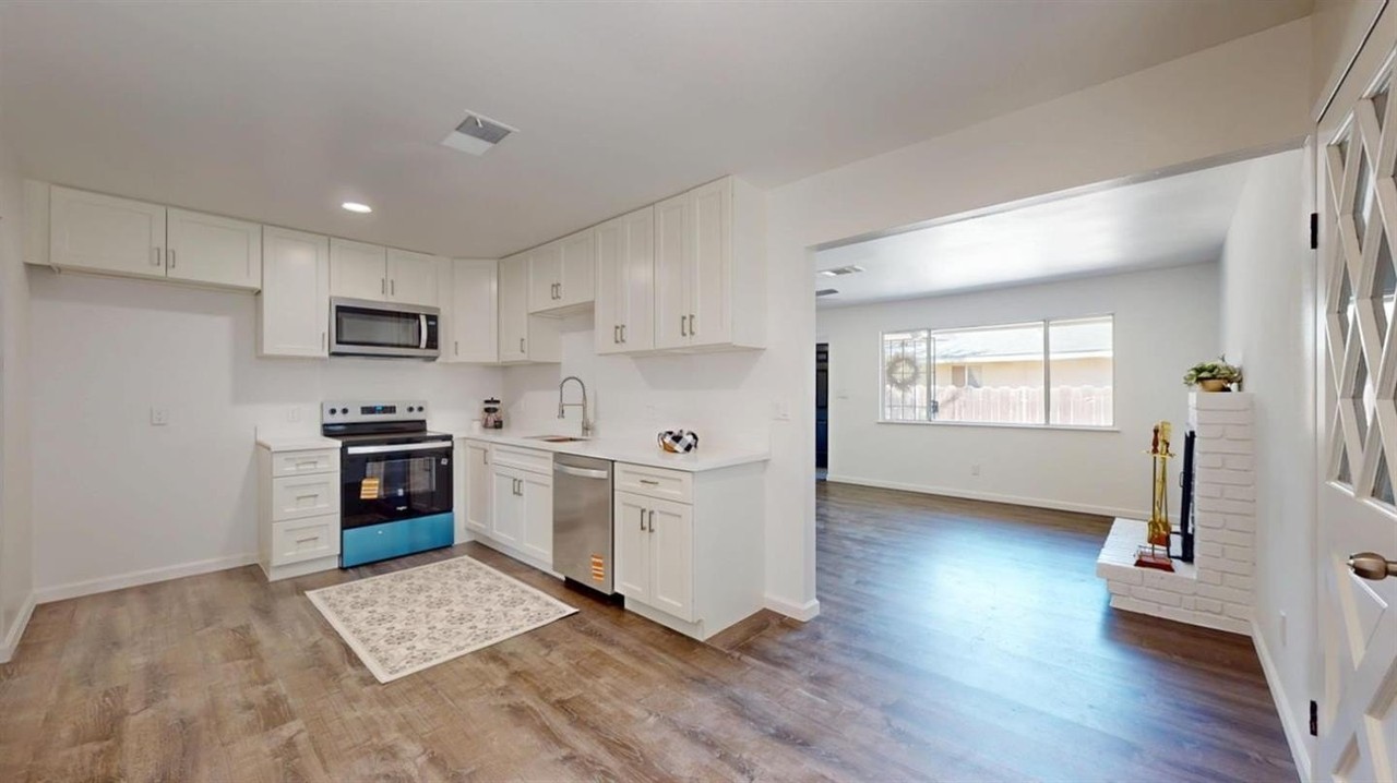 2501 Bahia Way - Photo 3 of 12