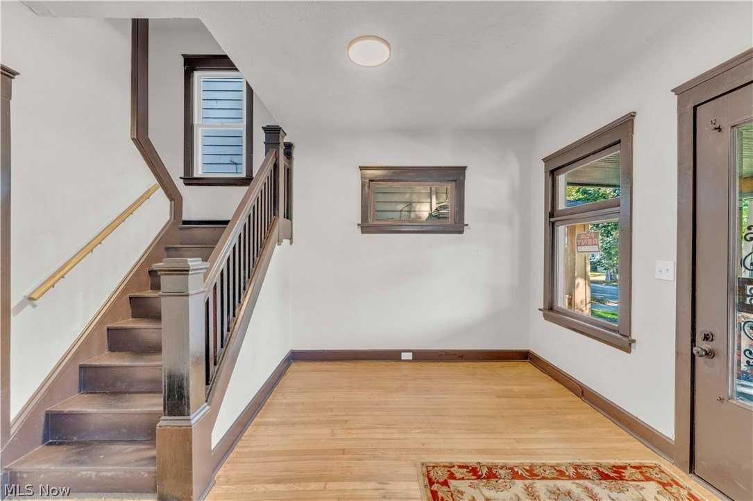 2032 W 89th St - Photo 4 of 30