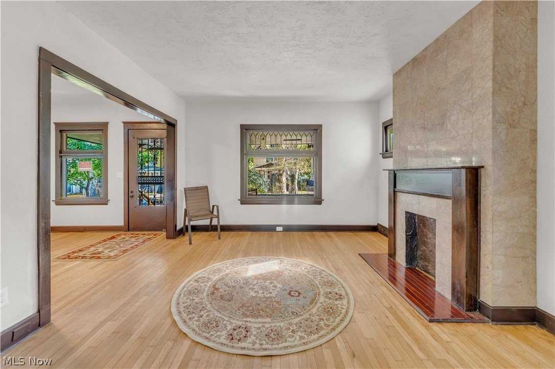 2032 W 89th St - Photo 5 of 30
