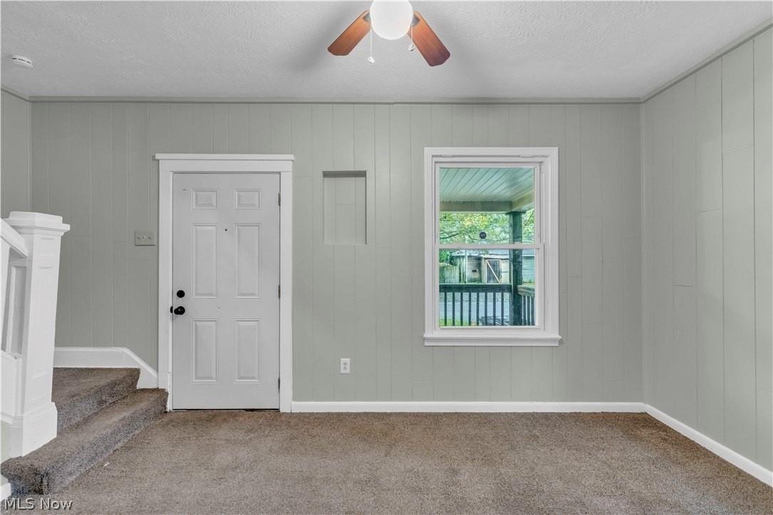 1325 Curtis St - Photo 4 of 22