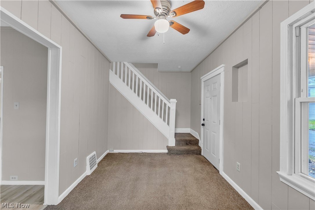 1325 Curtis St - Photo 5 of 22