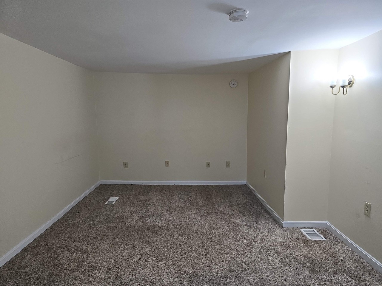 107 Maple St - Photo 3 of 8