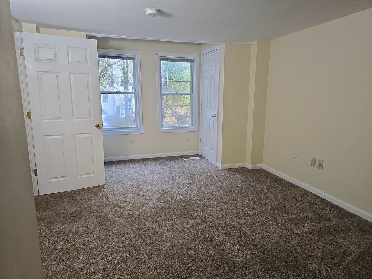 107 Maple St - Photo 4 of 8