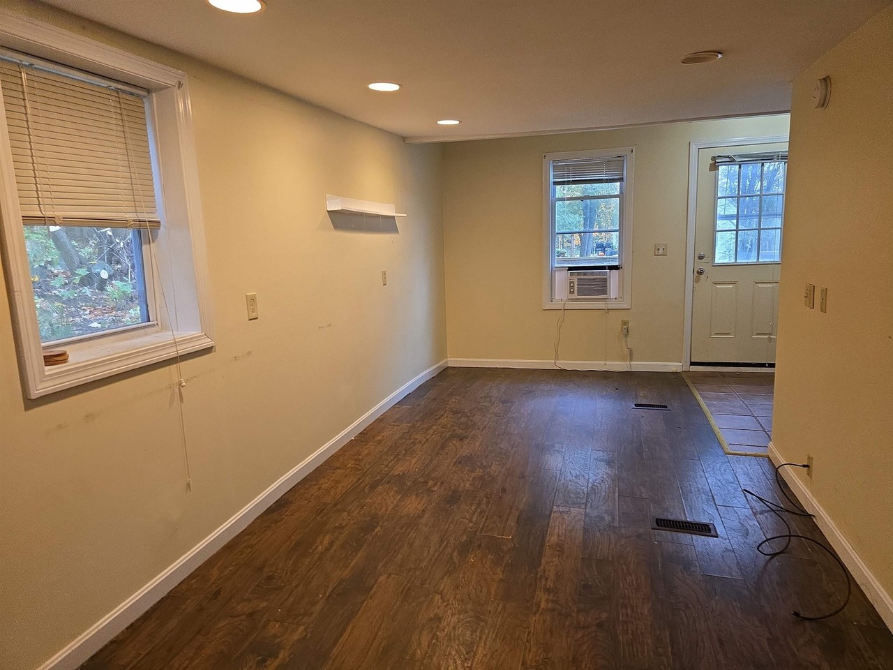 107 Maple St - Photo 5 of 8