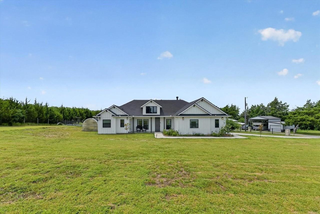 4606 County Road 408 - Photo 4 of 36