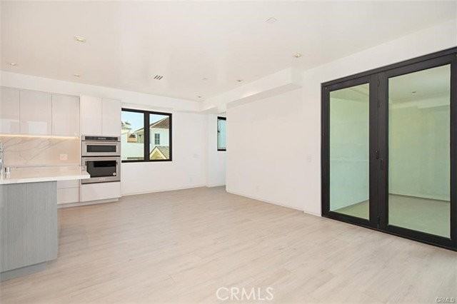 423 Orchid Ave #1-2 - Photo 2 of 8