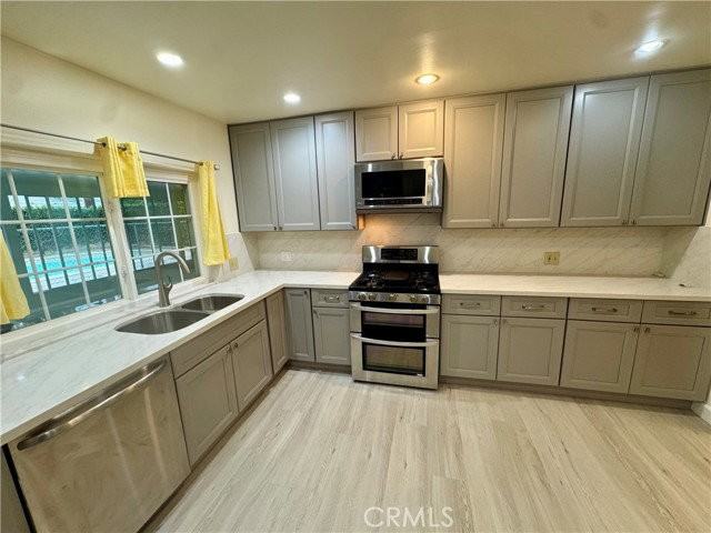 22936 Gault St - Photo 6 of 8