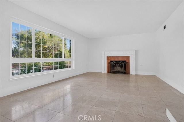 18731 Dylan St - Photo 2 of 7