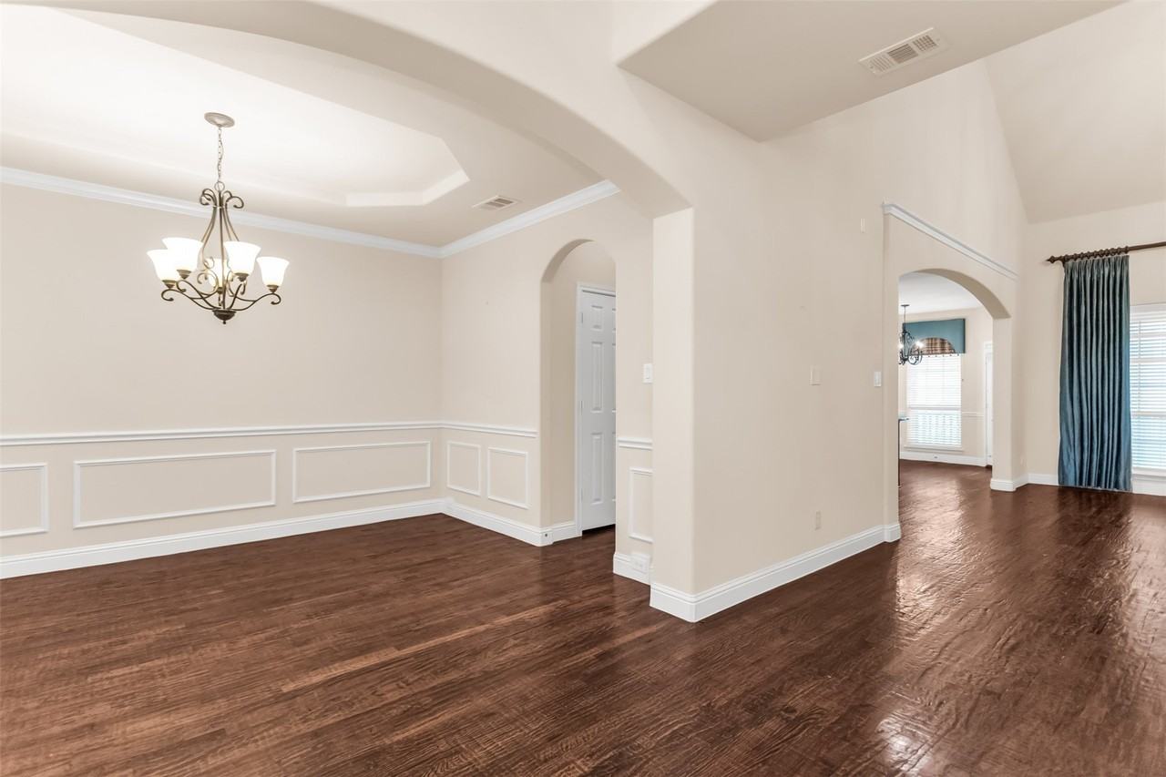 13042 Janet Dr - Photo 3 of 30