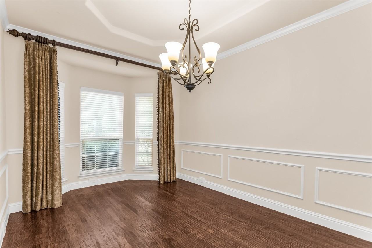13042 Janet Dr - Photo 4 of 30