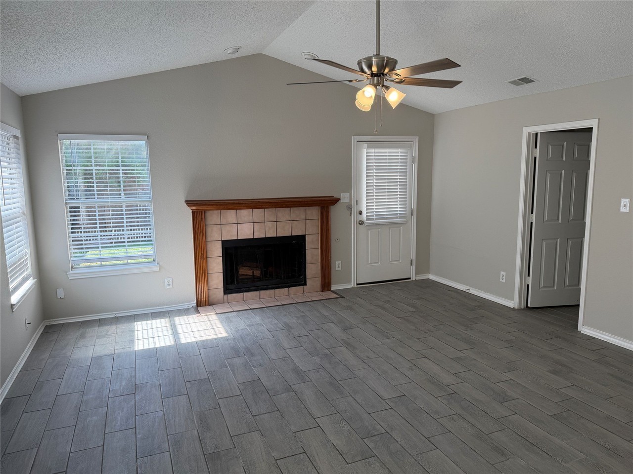 2901 Caladium Ct - Photo 3 of 12
