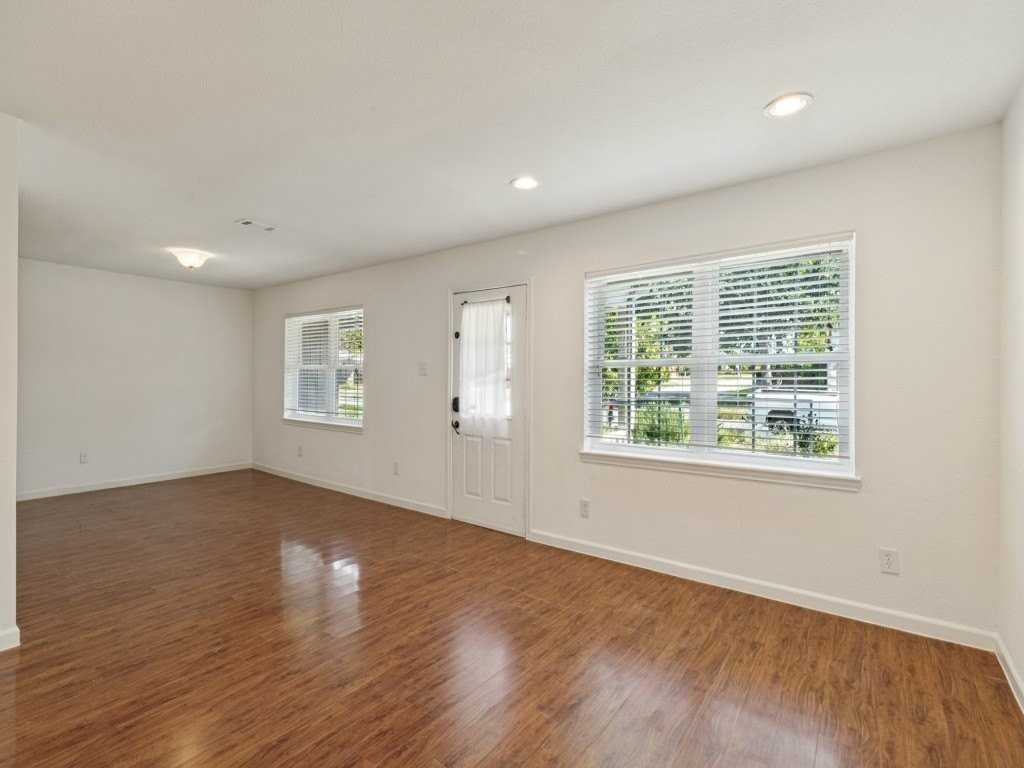 329 N Cottonwood Dr - Photo 3 of 16