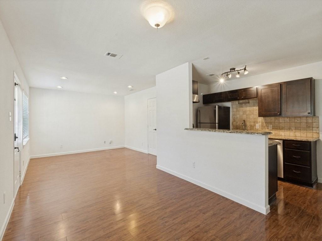 329 N Cottonwood Dr - Photo 4 of 16