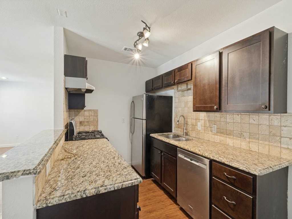 329 N Cottonwood Dr - Photo 5 of 16