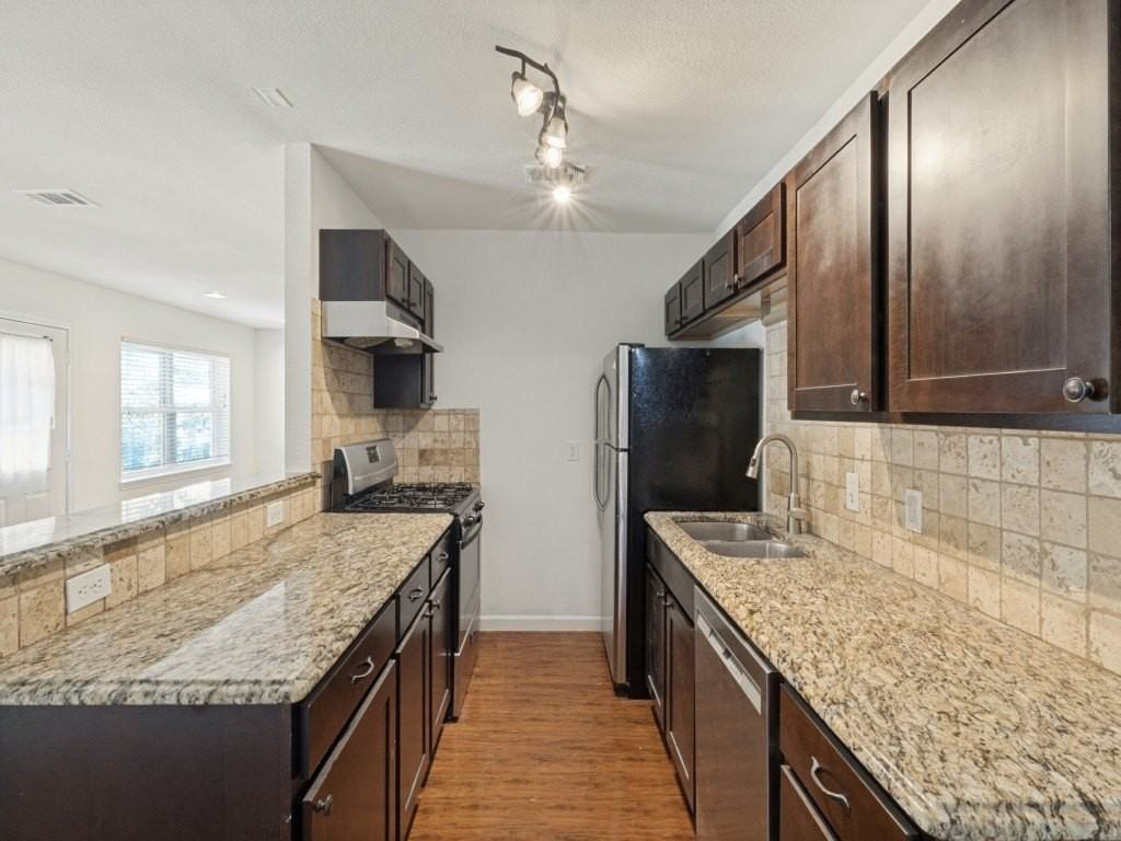 329 N Cottonwood Dr - Photo 6 of 16
