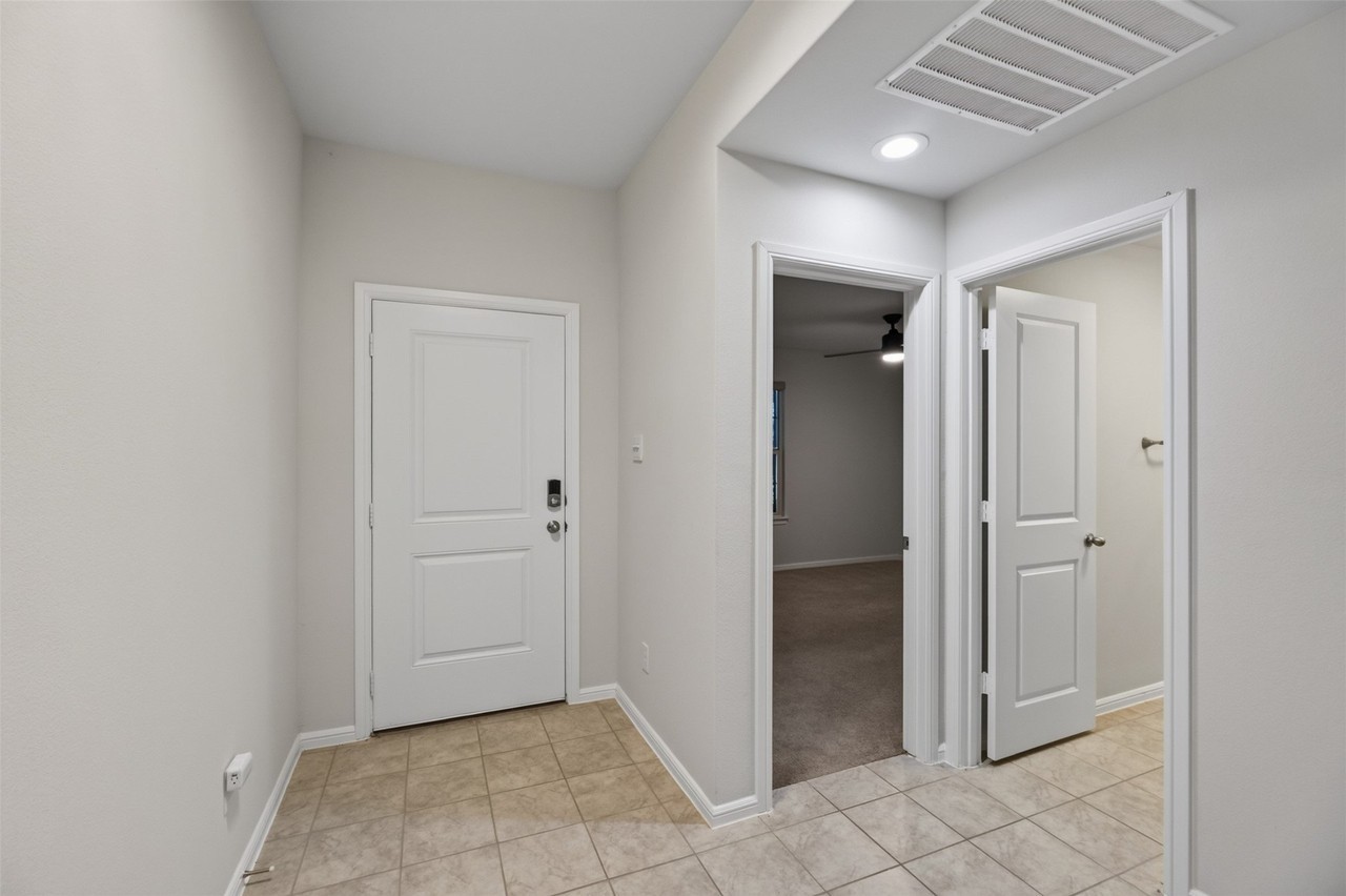 16729 Milwaukee St - Photo 3 of 33