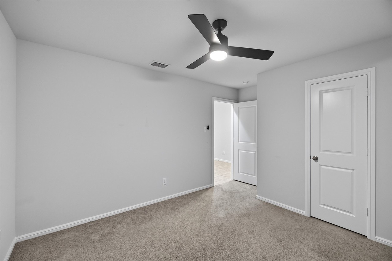 16729 Milwaukee St - Photo 4 of 33