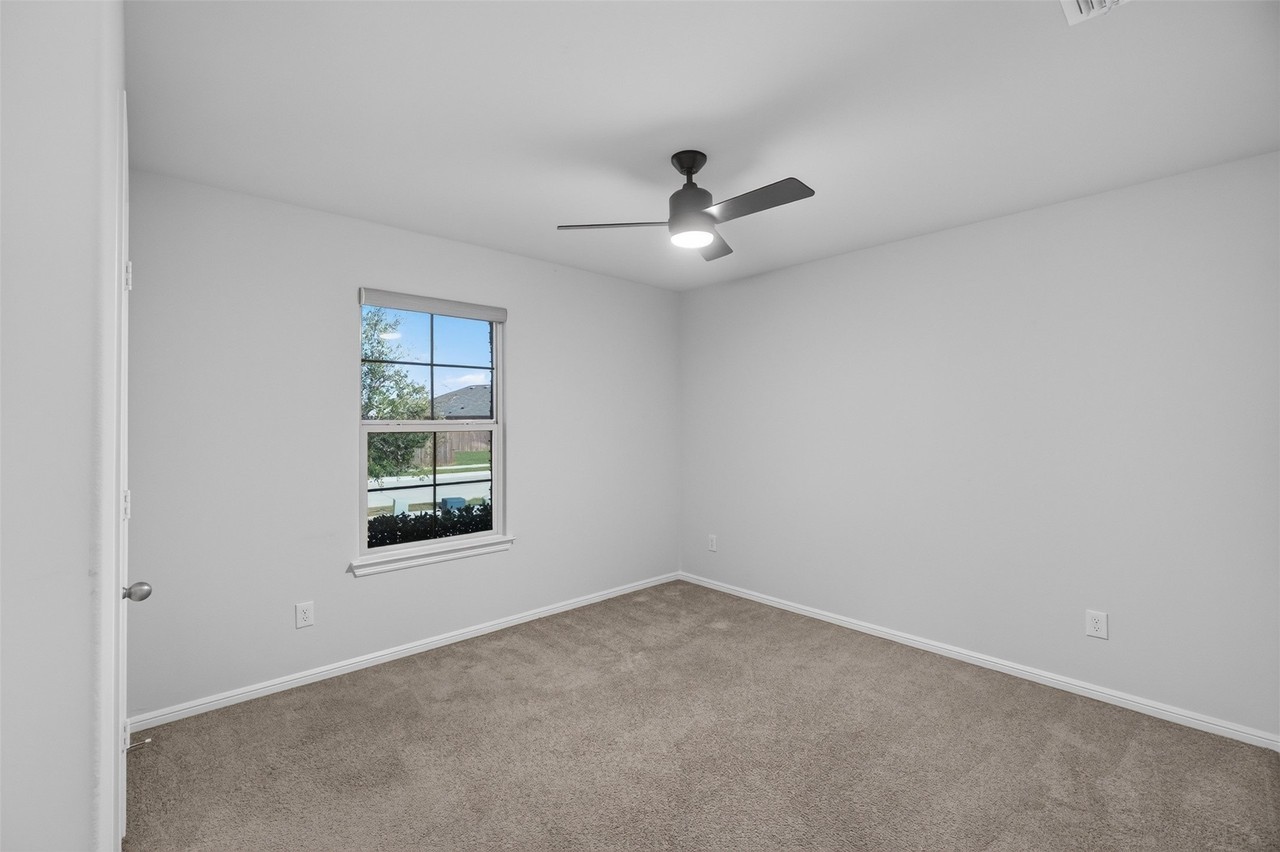 16729 Milwaukee St - Photo 5 of 33