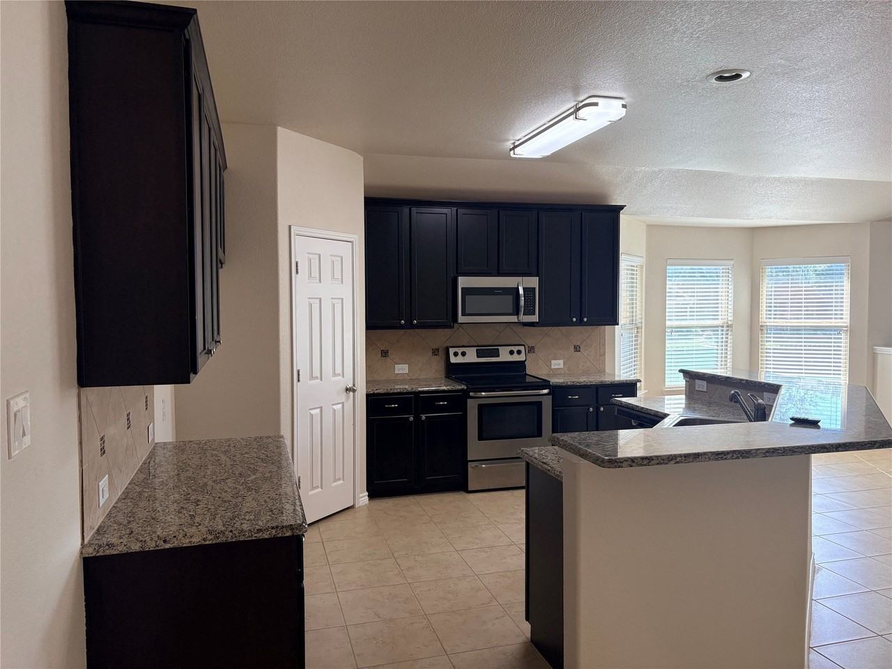 2823 Oak Glen Ct - Photo 4 of 14