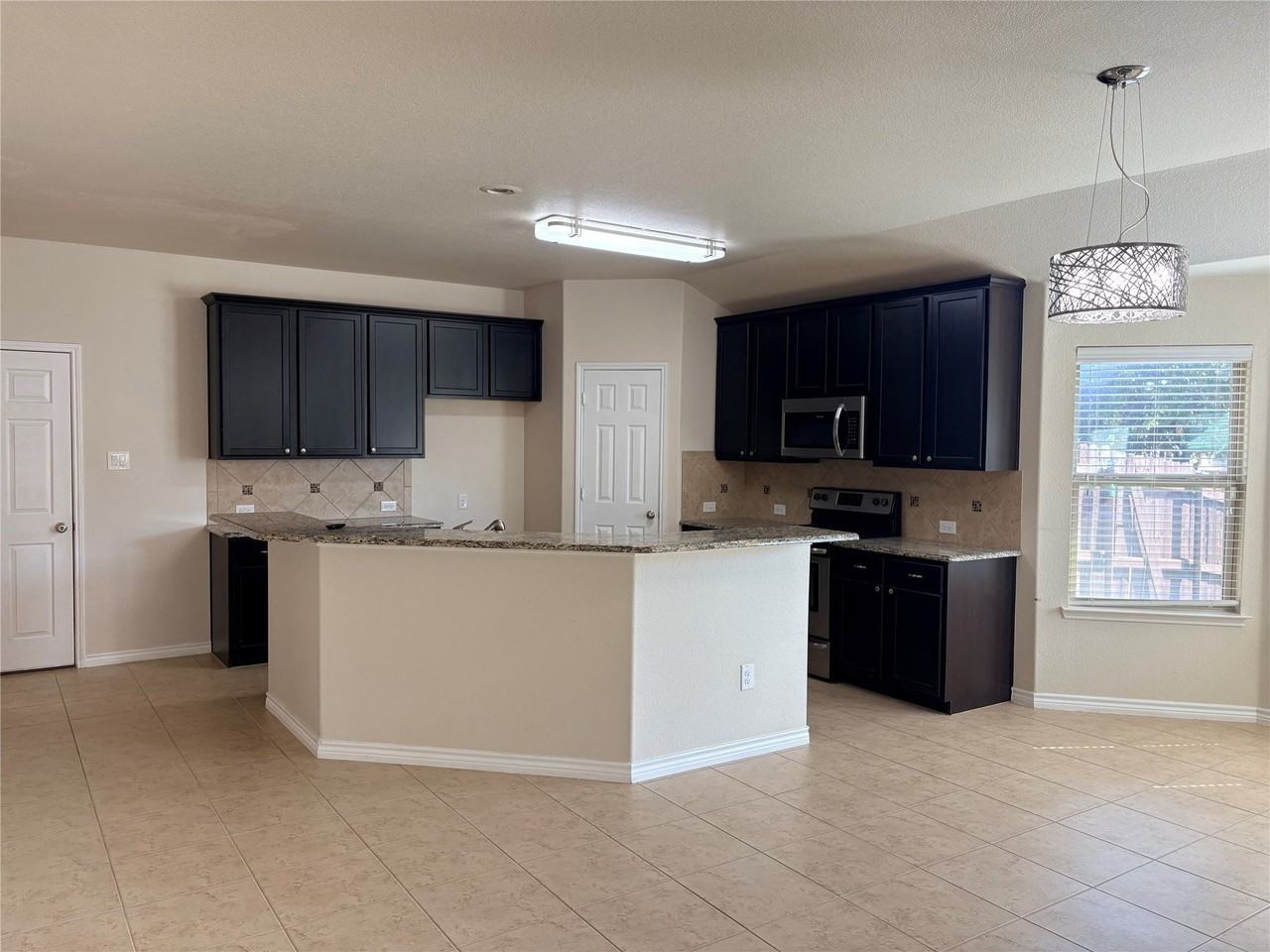 2823 Oak Glen Ct - Photo 5 of 14