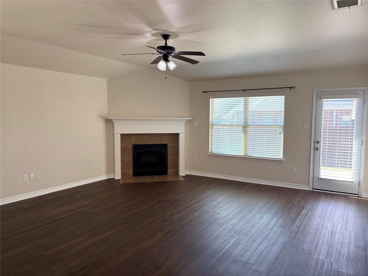 2823 Oak Glen Ct - Photo 6 of 14