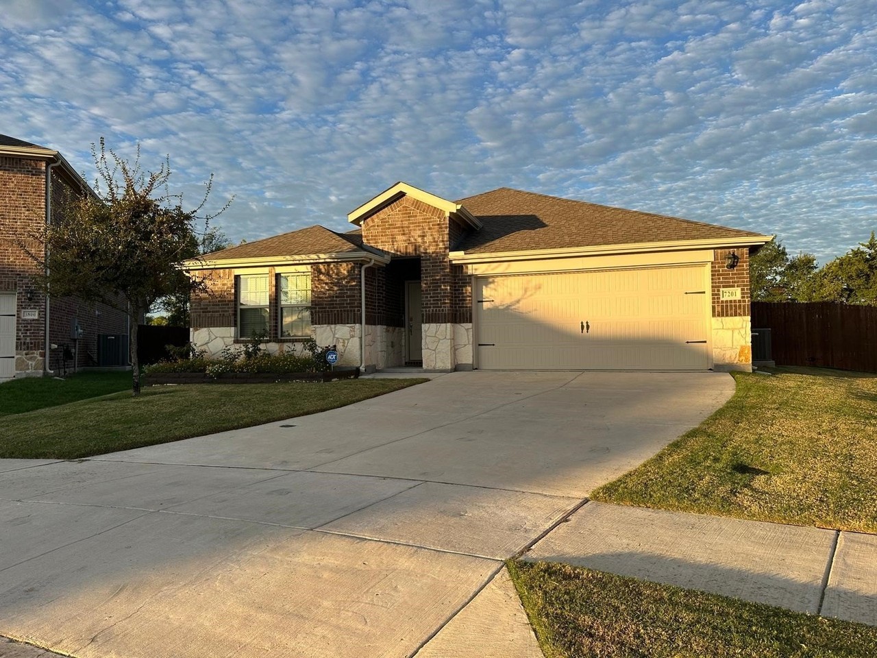 7201 Seton Pl - Photo 2 of 36