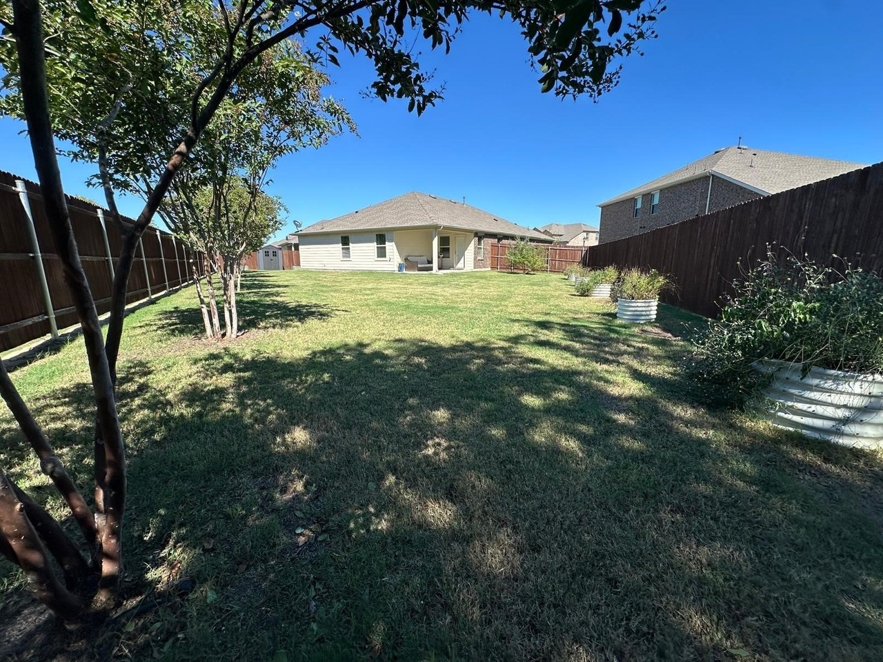 7201 Seton Pl - Photo 4 of 36