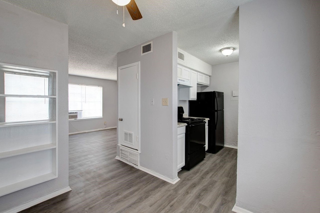 2410 N Willis St #178 - Photo 5 of 7