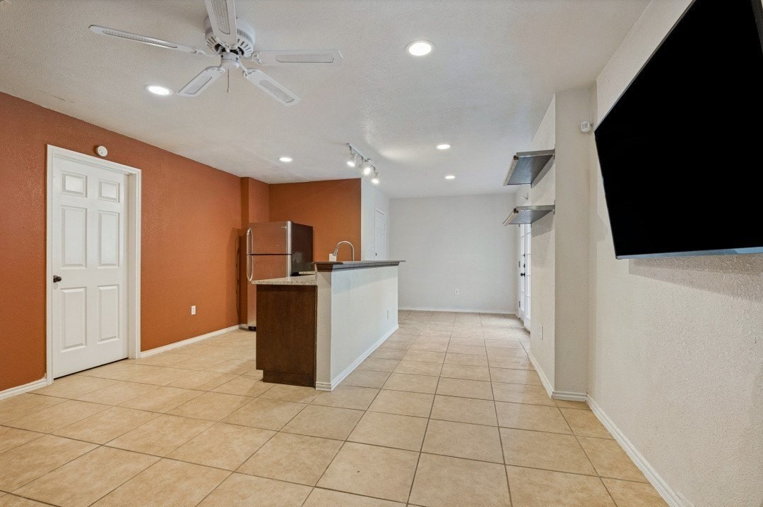 553 Ten Mile Dr - Photo 3 of 12