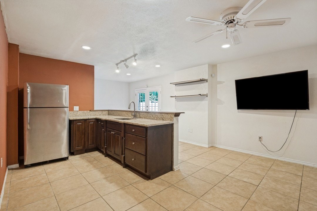 553 Ten Mile Dr - Photo 4 of 12