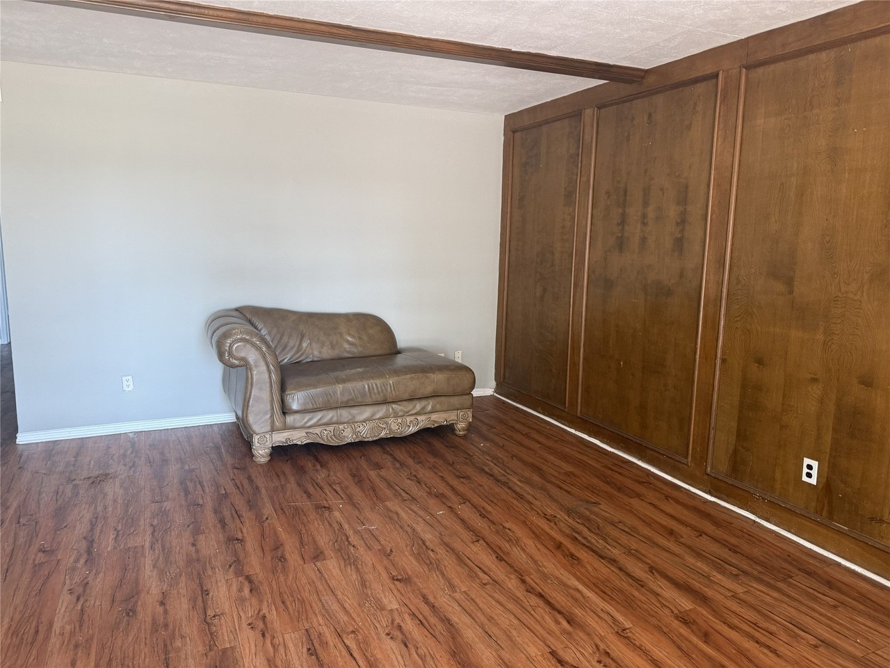 809 E 6th St - Photo 2 of 9