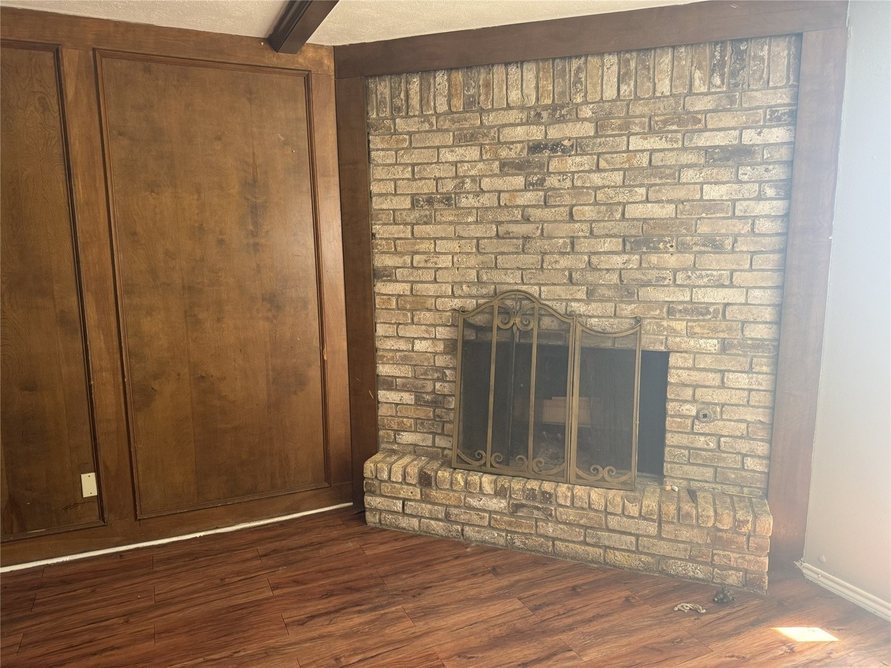 809 E 6th St - Photo 3 of 9