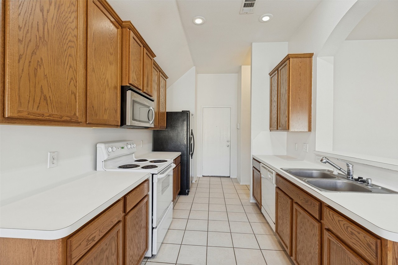 501 Cypress Hill Dr - Photo 6 of 12