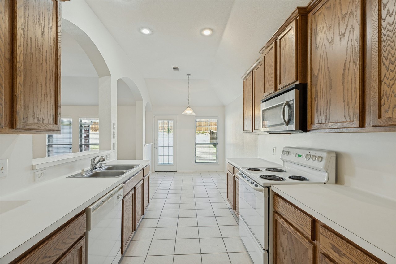 501 Cypress Hill Dr - Photo 7 of 12