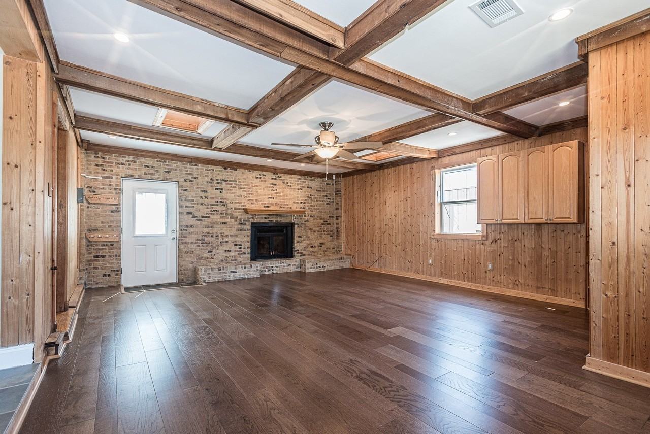 3074 Valwood Pkwy - Photo 3 of 25