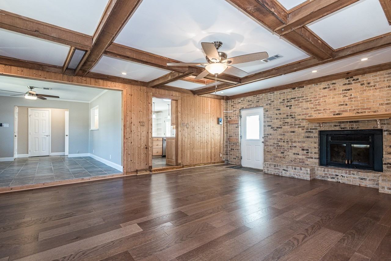 3074 Valwood Pkwy - Photo 4 of 25