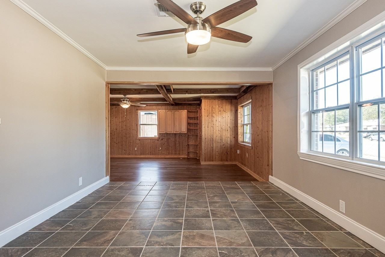 3074 Valwood Pkwy - Photo 5 of 25