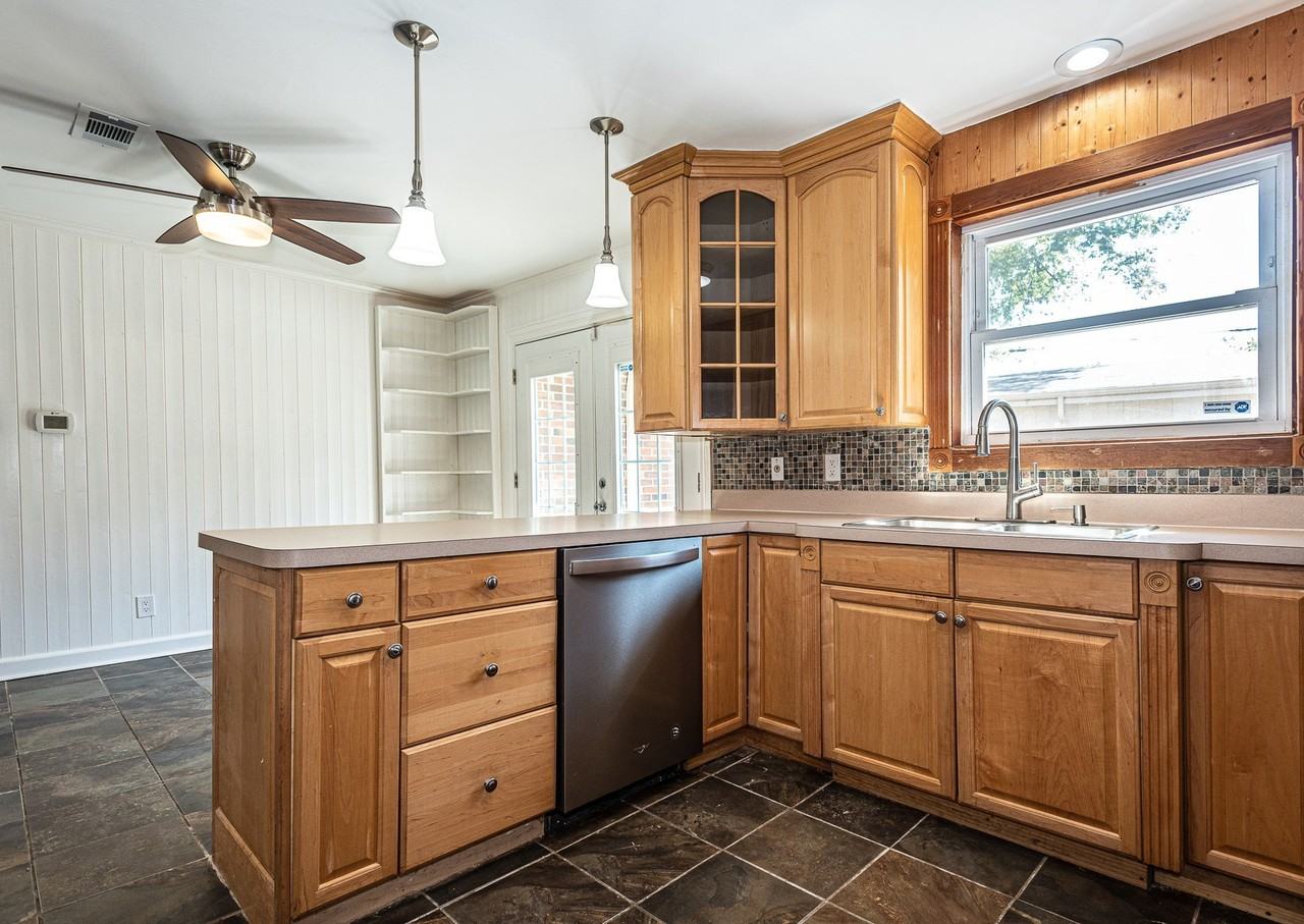 3074 Valwood Pkwy - Photo 6 of 25