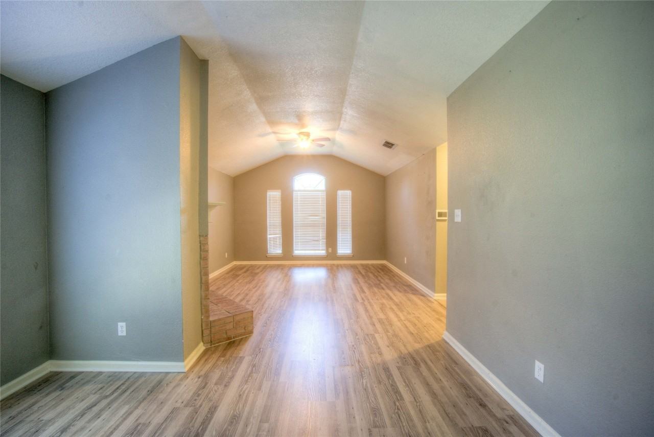 5733 Vandalia Trl - Photo 2 of 21