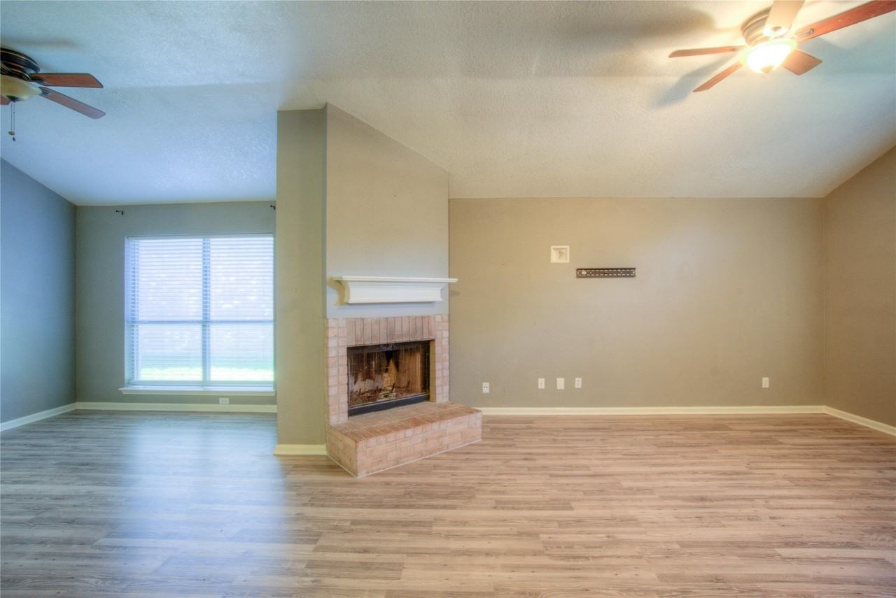 5733 Vandalia Trl - Photo 3 of 21