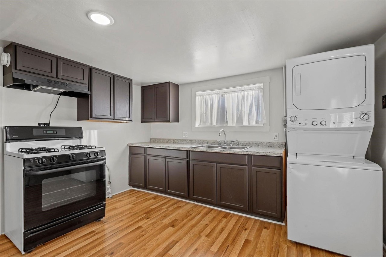 1310 N Rusk St - Photo 2 of 15