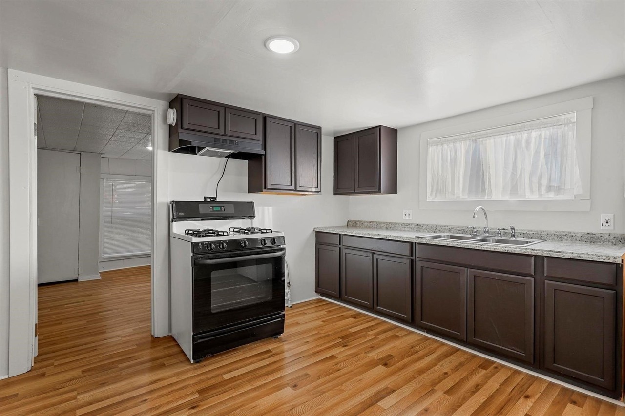 1310 N Rusk St - Photo 3 of 15