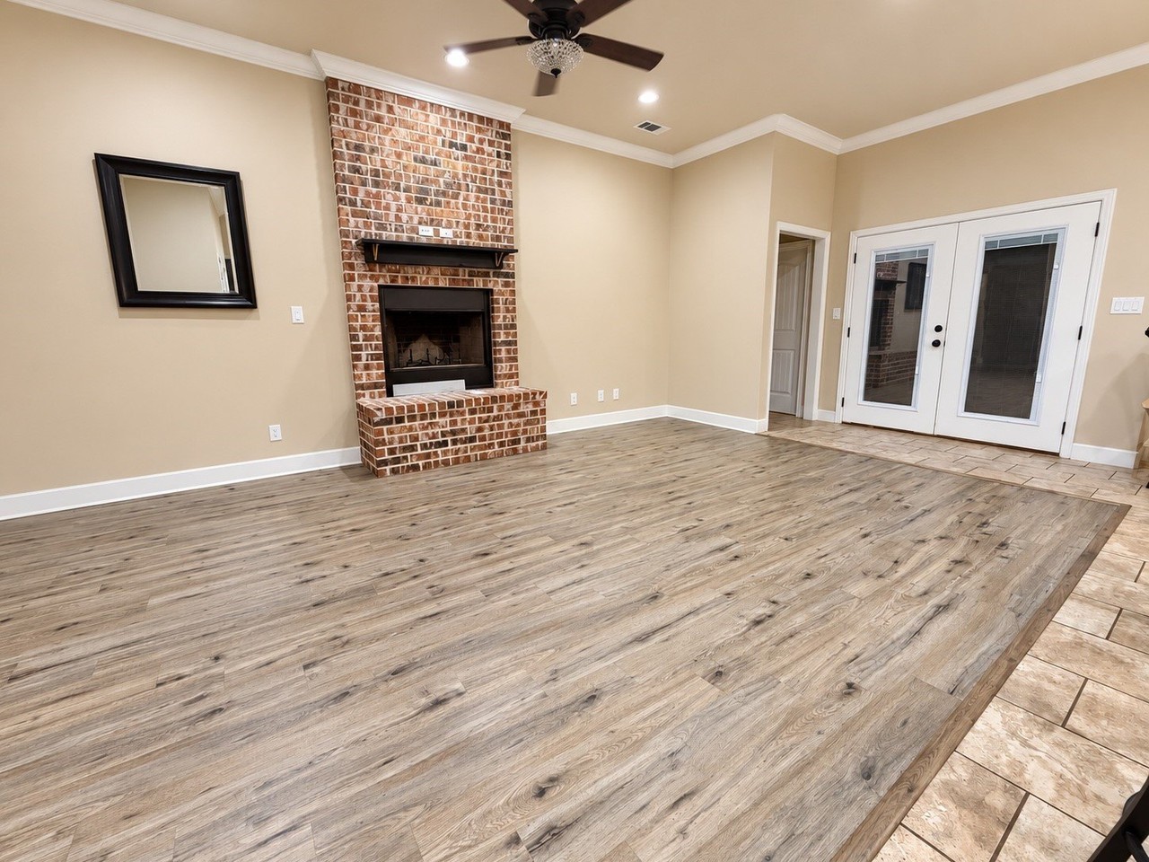 2811 S Lillis Ln - Photo 3 of 37