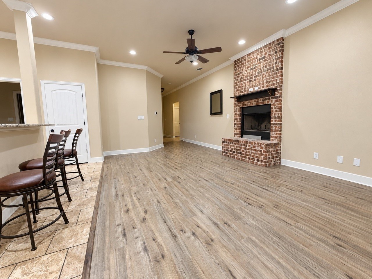 2811 S Lillis Ln - Photo 6 of 37