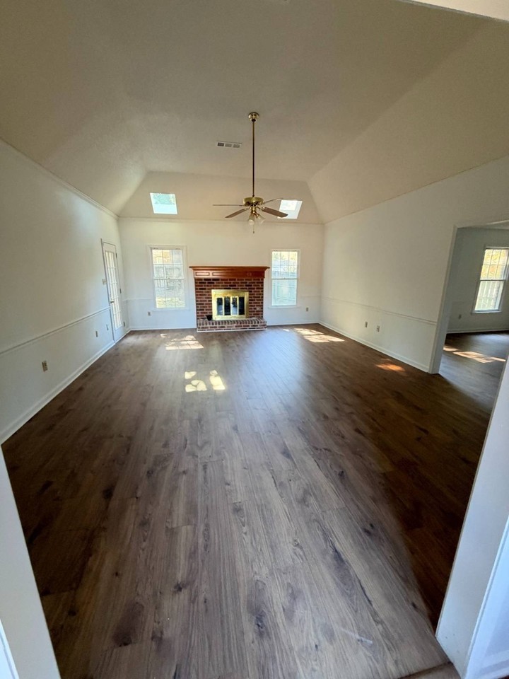 7527 Wilsford Cv - Photo 2 of 21