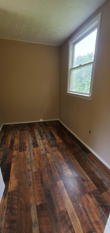 104 W Columbia St - Photo 2 of 8