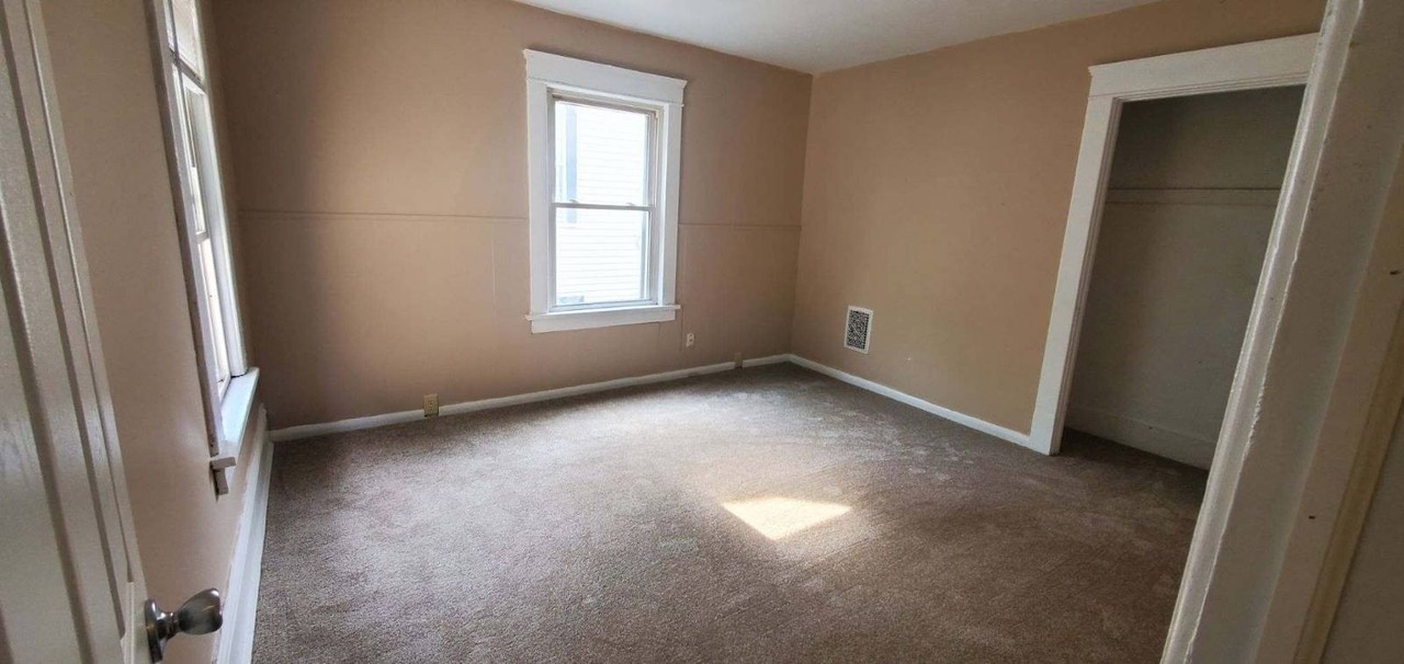 104 W Columbia St - Photo 3 of 8