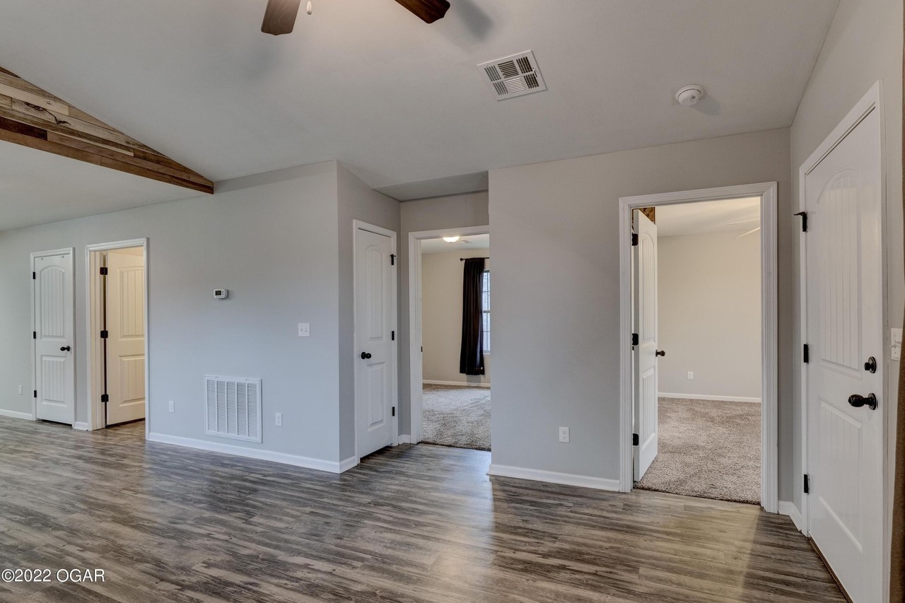 2122 Annie Baxter Ave - Photo 5 of 14