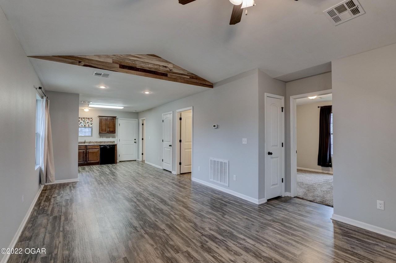 2122 Annie Baxter Ave - Photo 6 of 14
